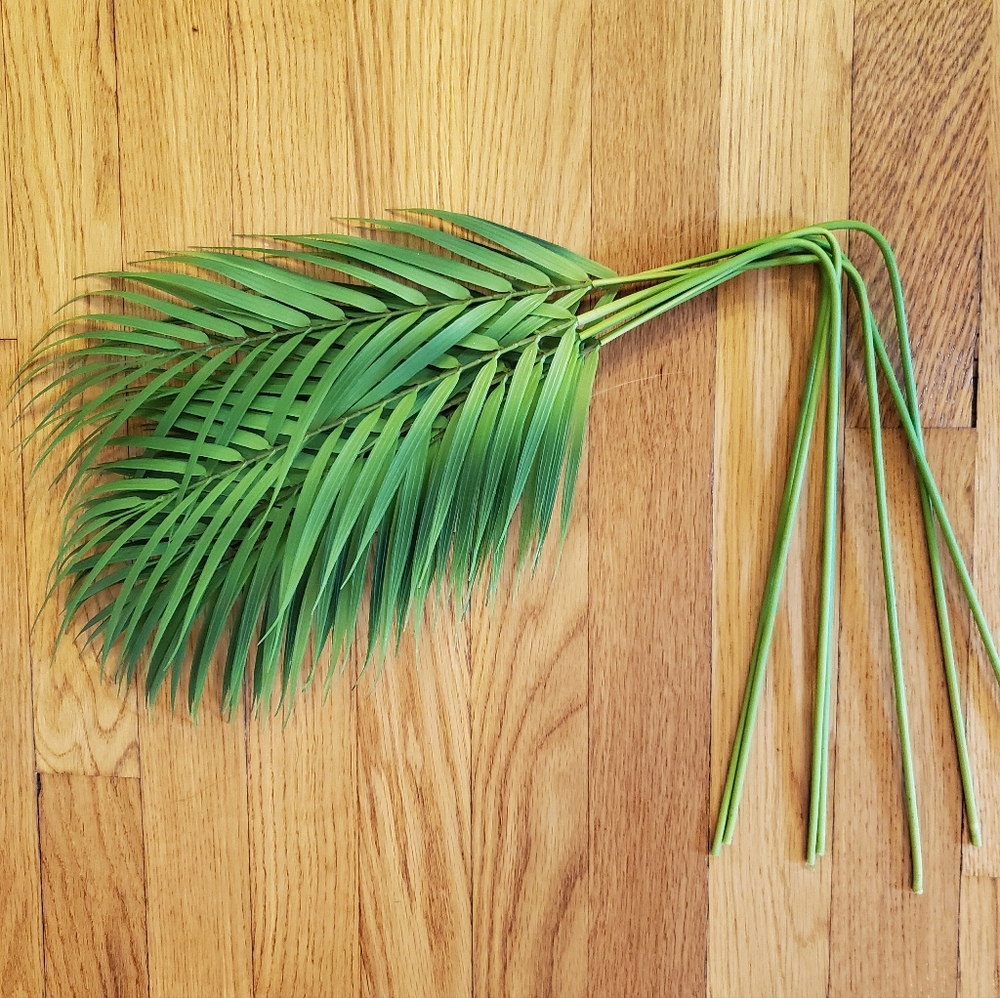 7 artificial palm leaves